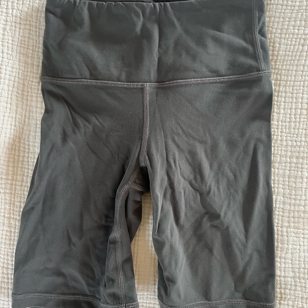 Athleta soft bike short in olive